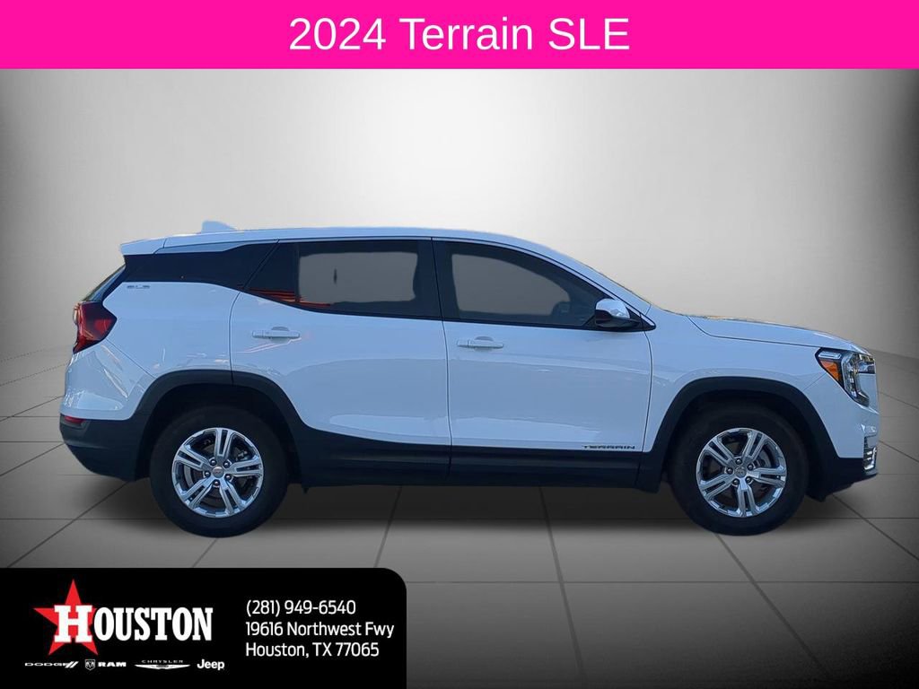 Used 2024 GMC Terrain SLE image 2