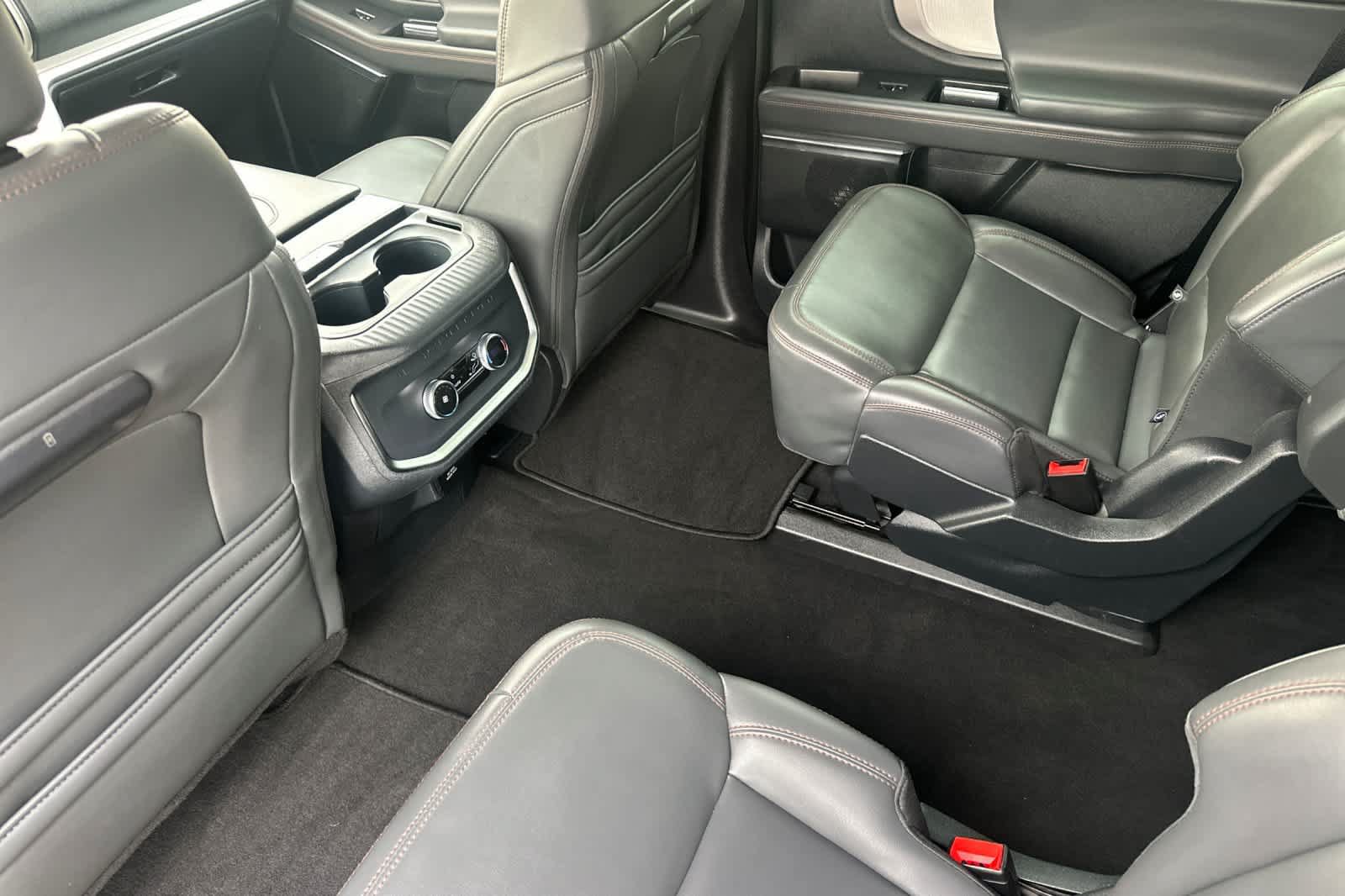 Certified 2025 Ford Expedition Active AWD/4WD image 4