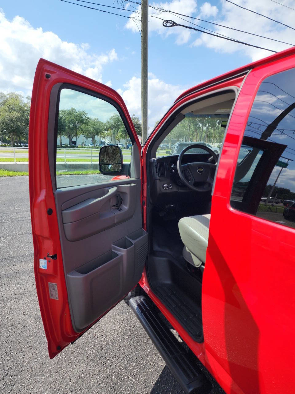 Used 2014 Chevrolet Express 3500 LS image 9