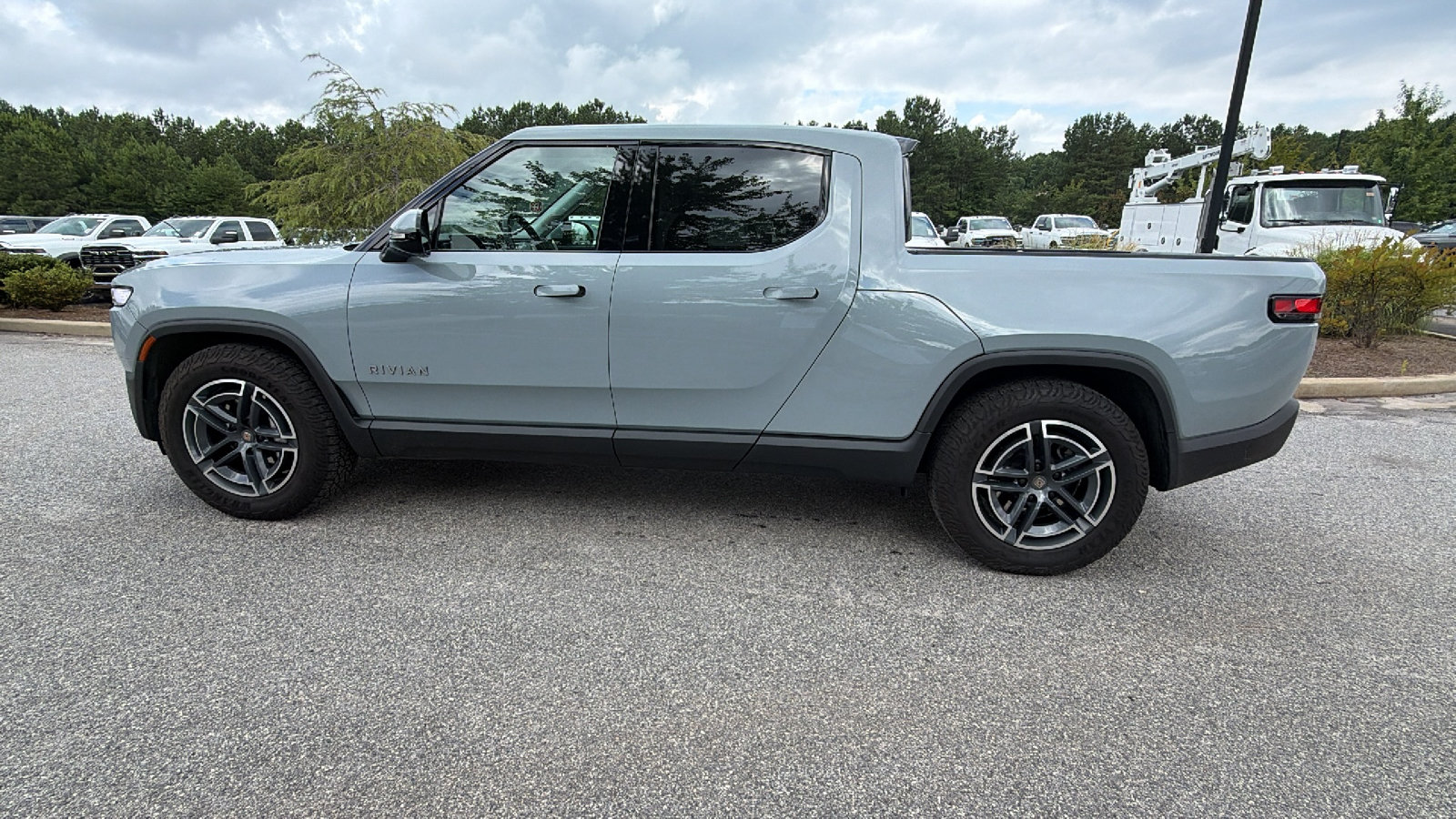 Used 2025 Rivian R1T Adventure AWD/4WD image 11