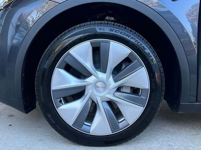 Used 2024 Tesla Model Y Long Range image 8