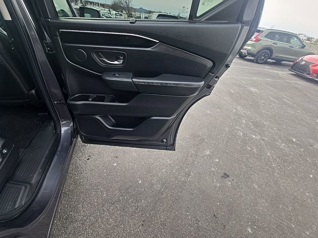 Used 2025 Honda Pilot Touring image 31