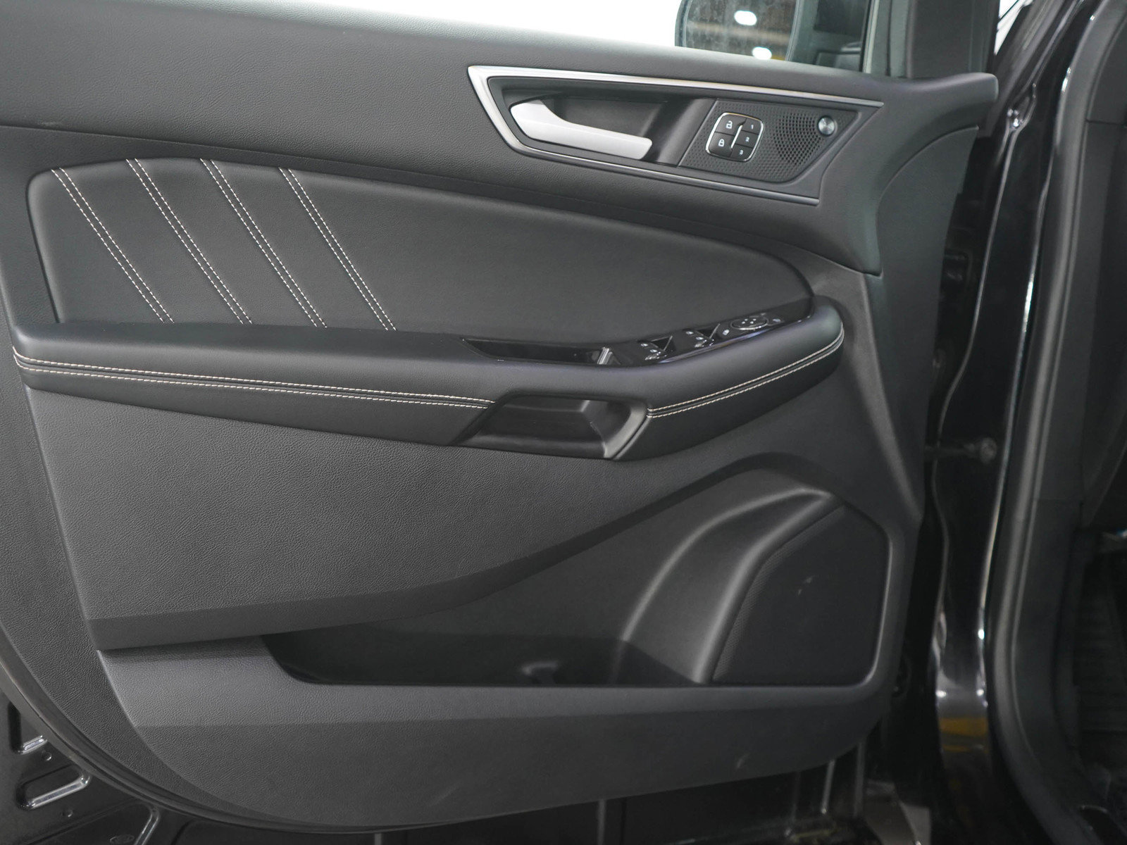 Used 2020 Ford Edge ST w/ Equipment Group 401A AWD/4WD image 19