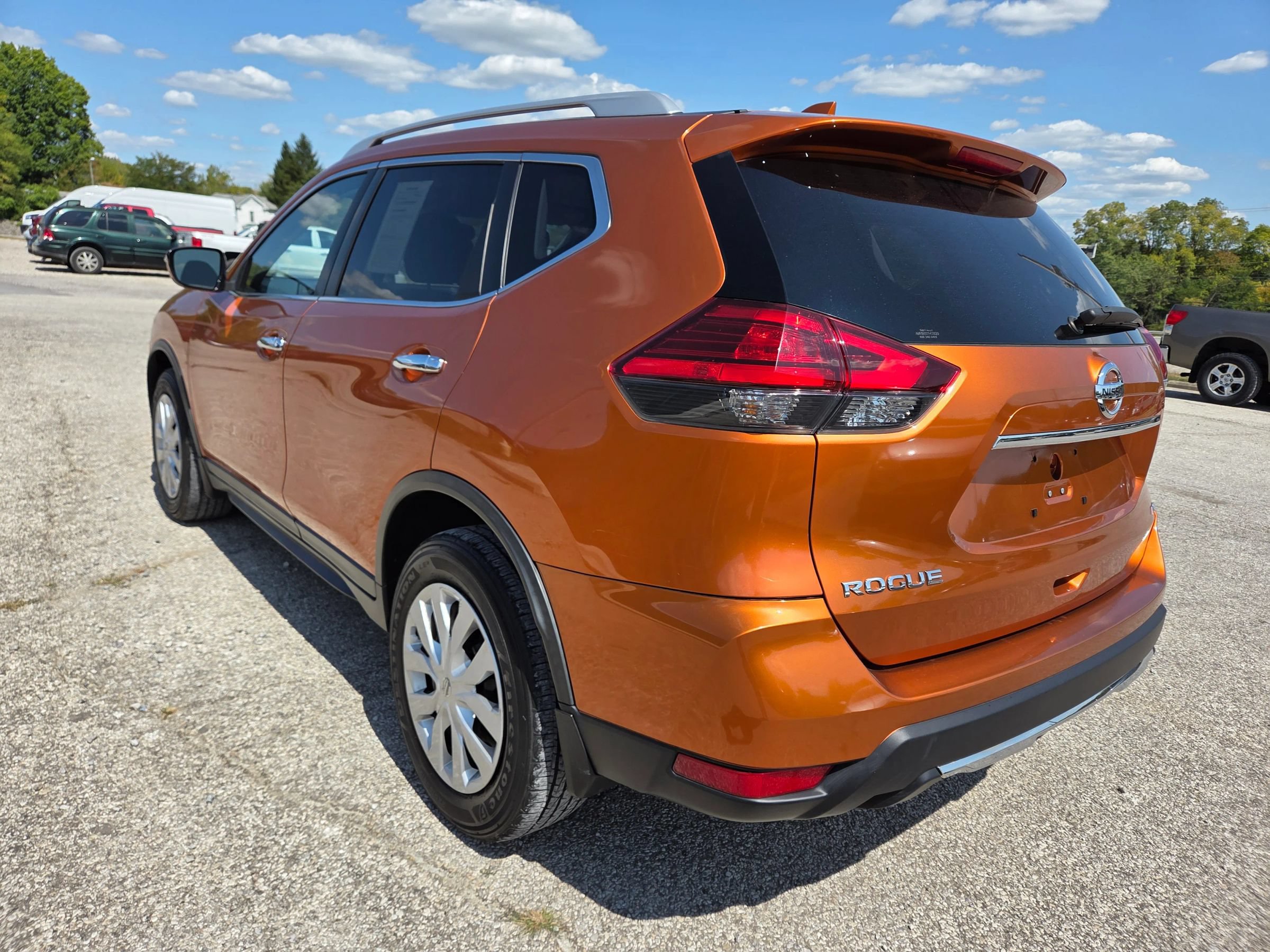 Used 2017 Nissan Rogue S w/ S Appearance Package AWD/4WD image 6