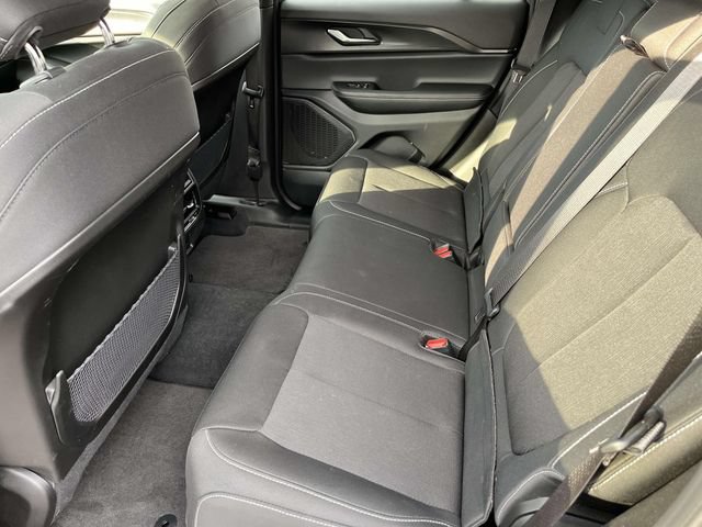 Used 2025 Jeep Grand Cherokee Laredo X AWD/4WD image 17