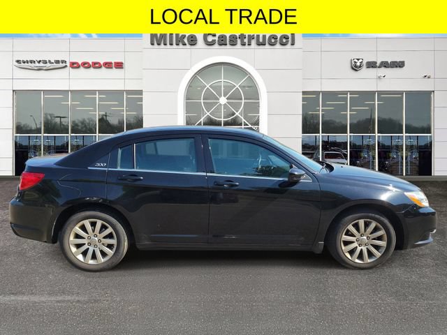 Used 2013 Chrysler 200 Touring FWD image 3