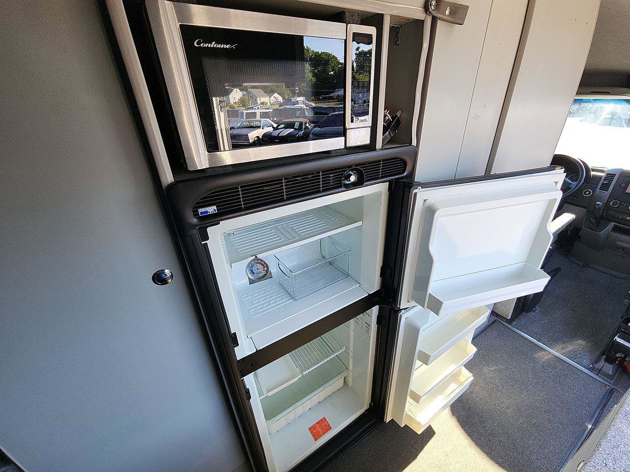 Used 2011 Mercedes-Benz Sprinter 2500 image 32