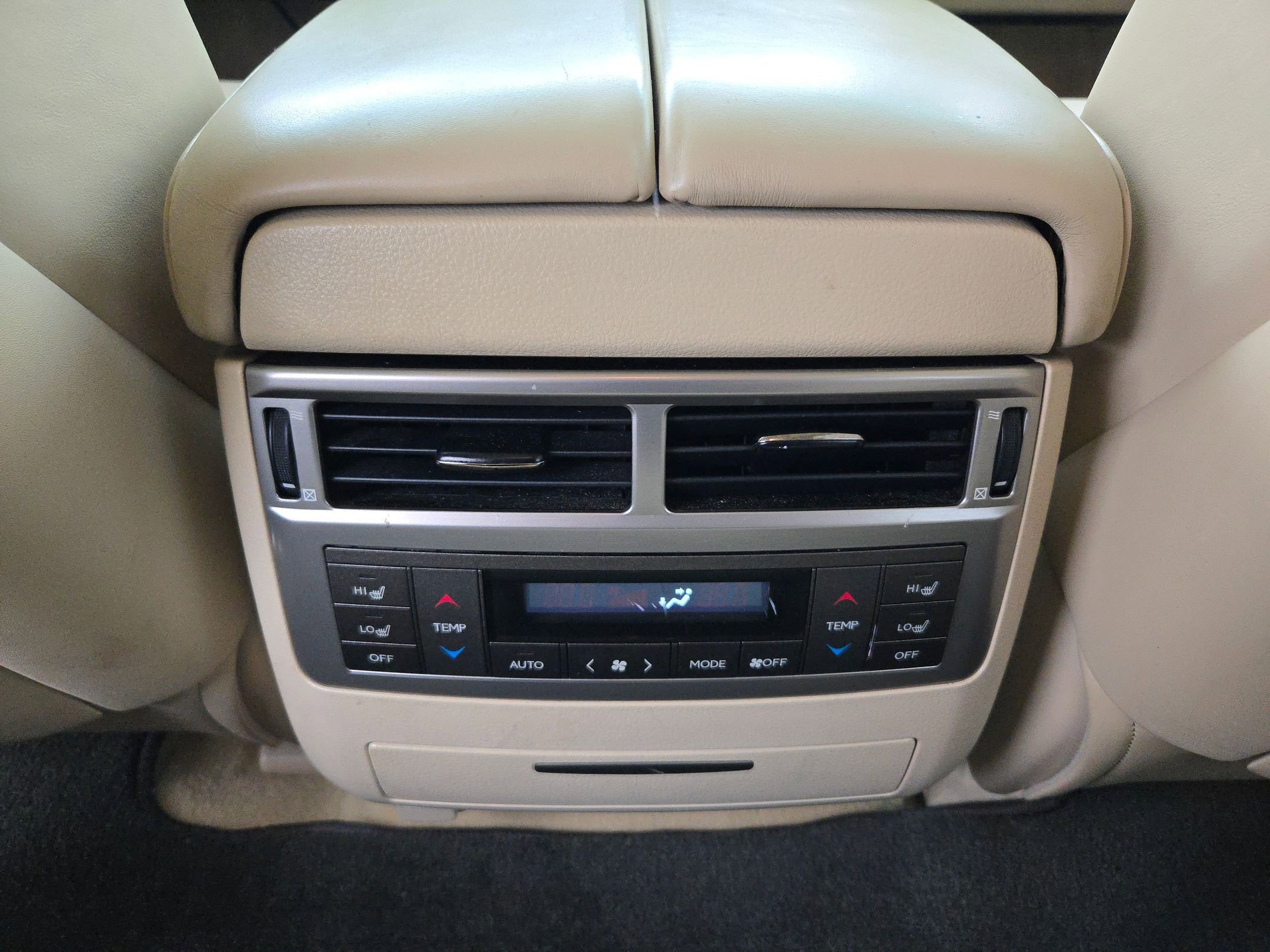 Used 2014 Lexus LX 570 4WD image 25