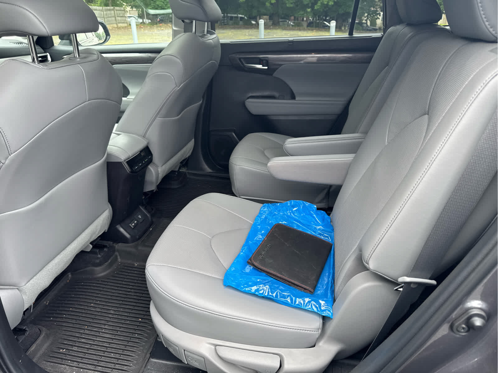 Used 2023 Toyota Highlander Limited FWD image 35