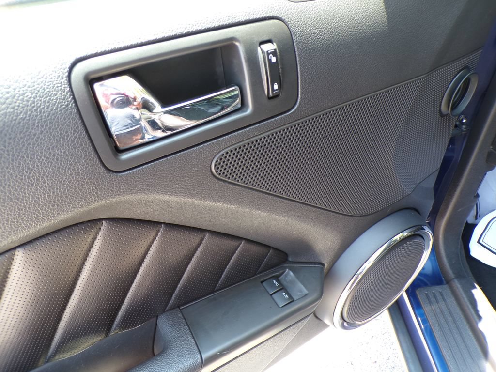 Used 2010 Ford Mustang GT RWD image 18