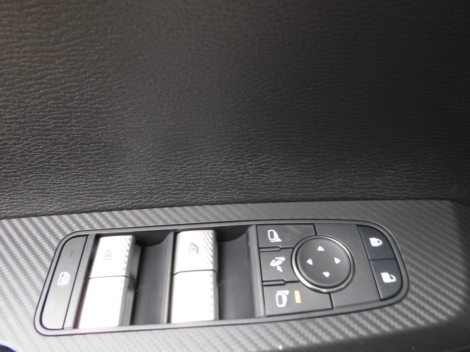 New 2026 Mitsubishi Outlander SE image 17