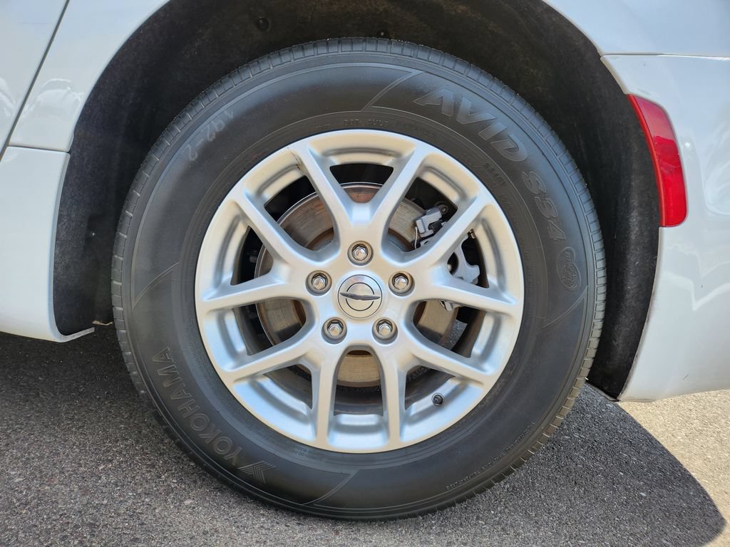 Used 2024 Chrysler Pacifica Touring-L FWD image 37