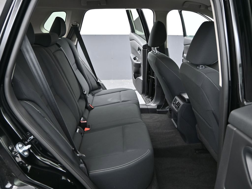 Used 2024 Nissan Rogue S image 12