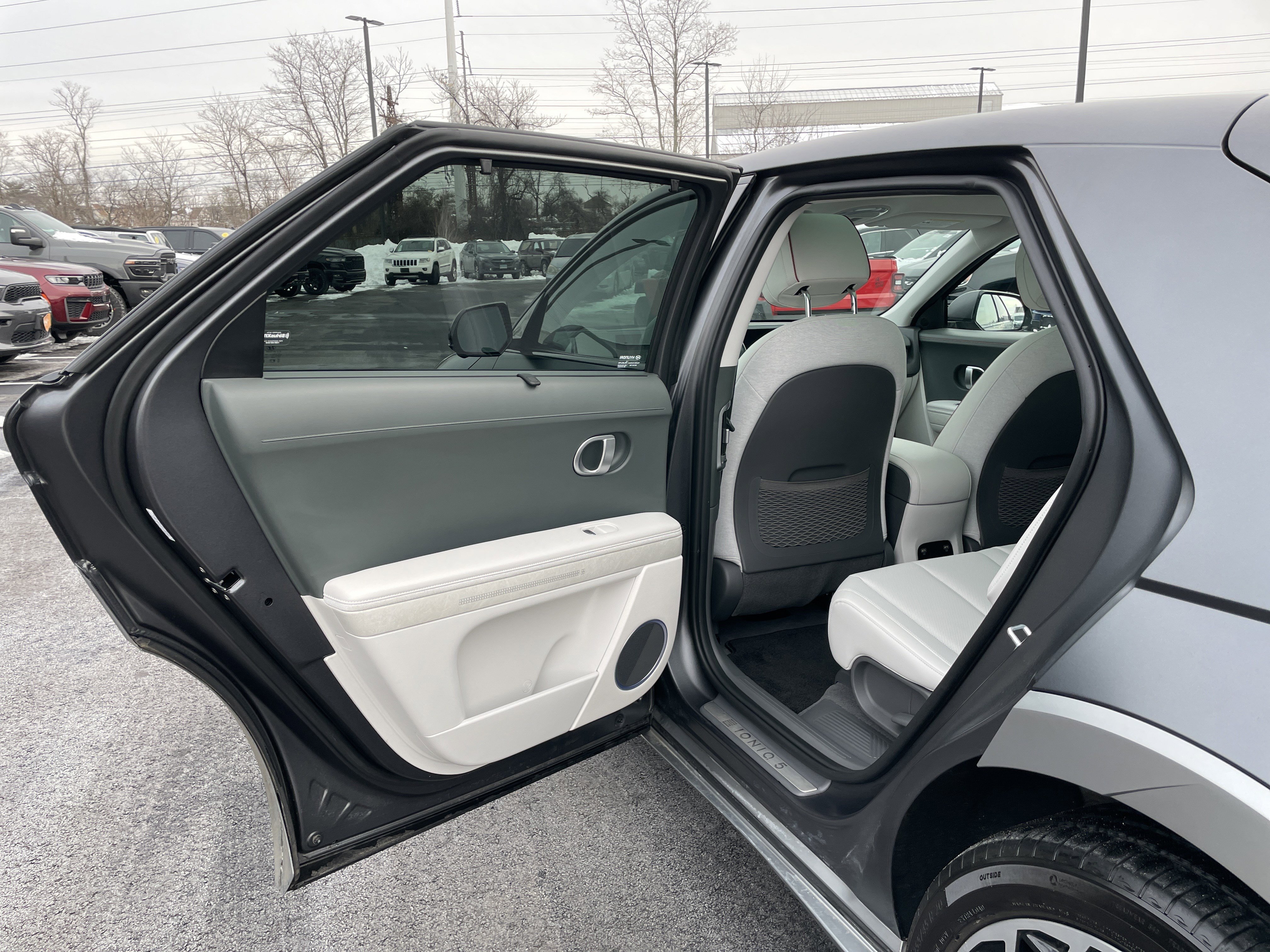 Used 2023 Hyundai Ioniq 5 Limited image 26