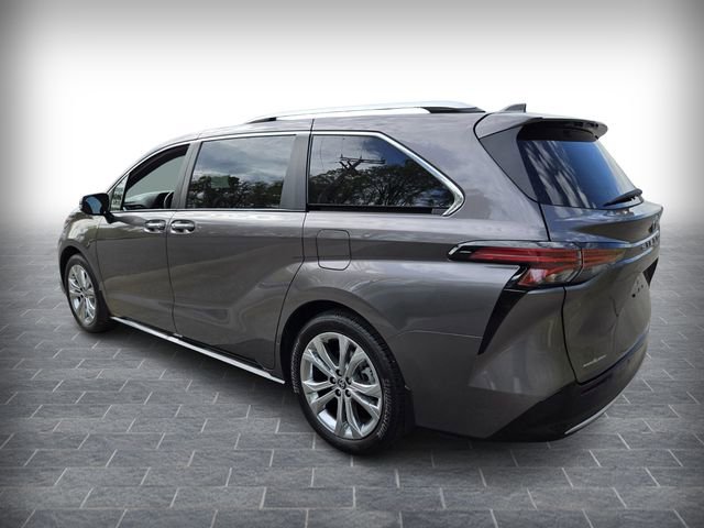 Used 2023 Toyota Sienna Platinum FWD image 6