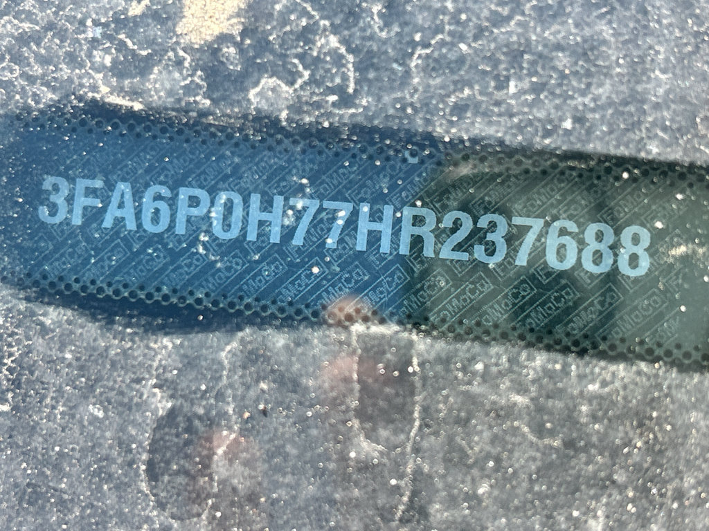 Used 2017 Ford Fusion SE FWD image 2