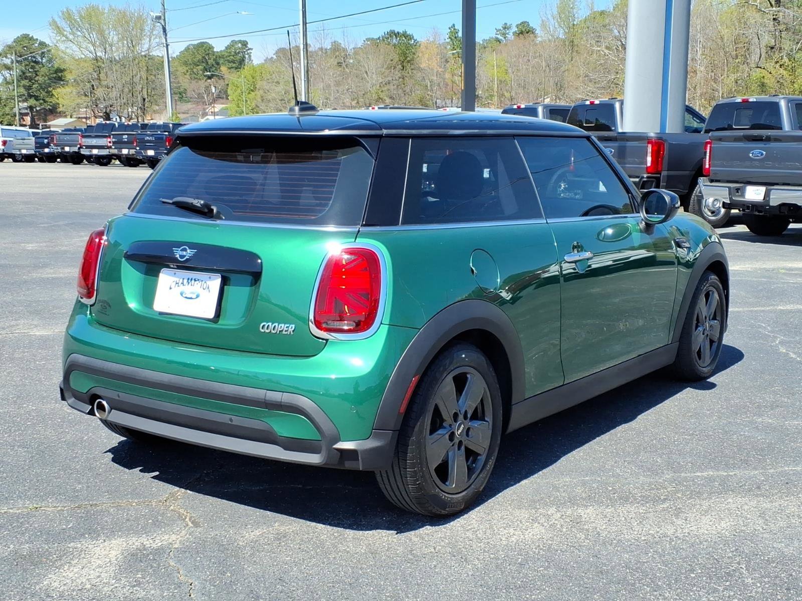 Used 2022 MINI Cooper 2-Door Hardtop image 5