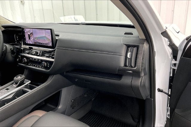 Used 2026 Nissan Pathfinder Platinum AWD/4WD image 18