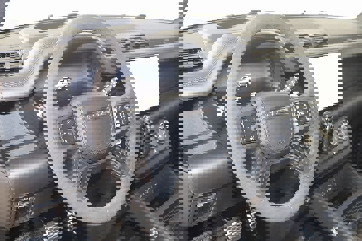 Used 2023 Land Rover Defender 110 V8 image 6