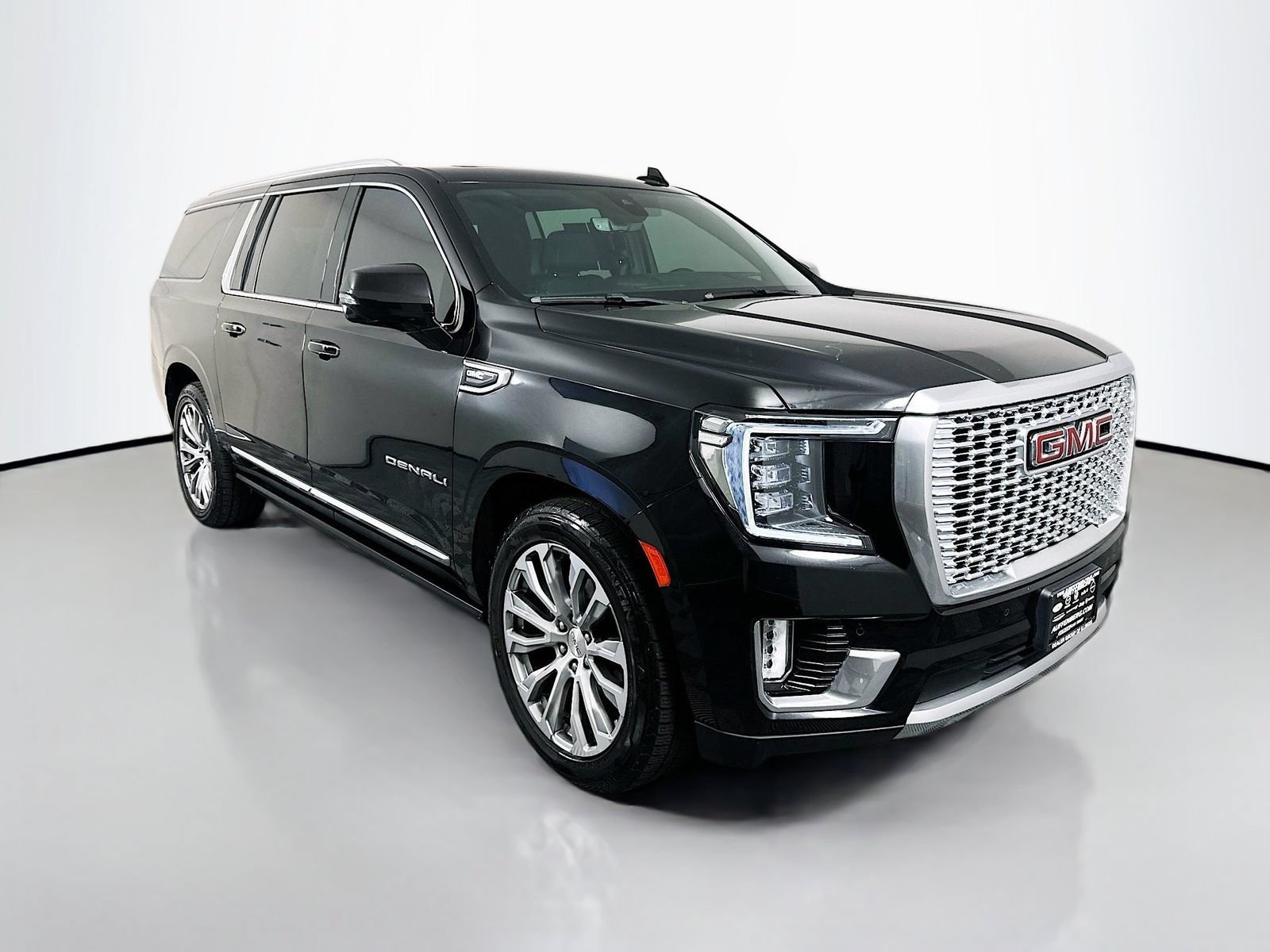 Used 2021 GMC Yukon XL Denali w/ Denali Ultimate Package AWD/4WD image 1