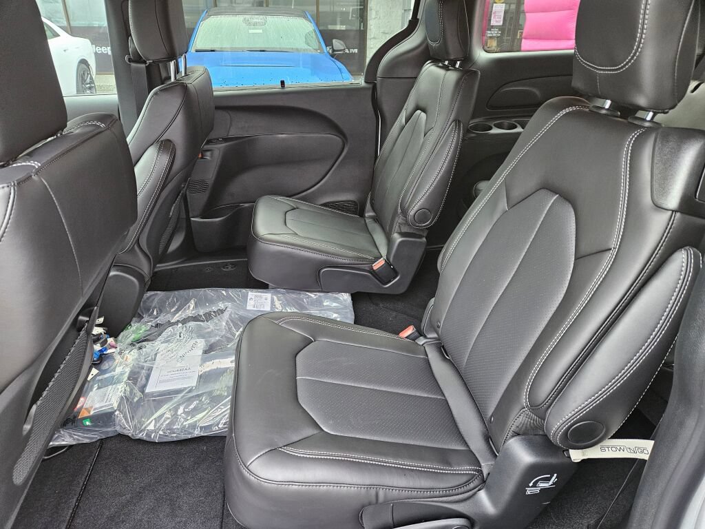 New 2027 Chrysler Pacifica LX FWD image 13