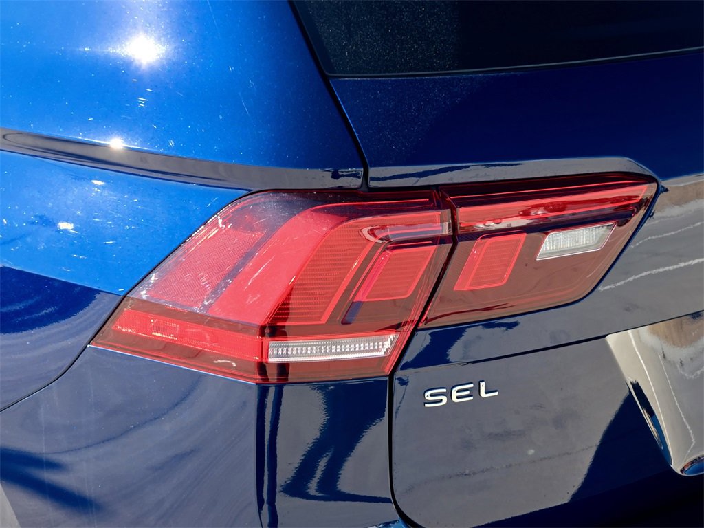 Used 2022 Volkswagen Tiguan SEL R-Line image 6