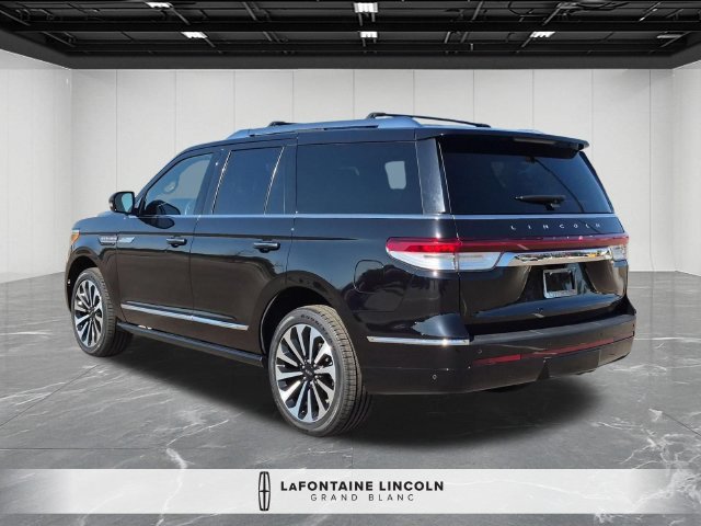 Used 2023 Lincoln Navigator Reserve AWD/4WD image 3
