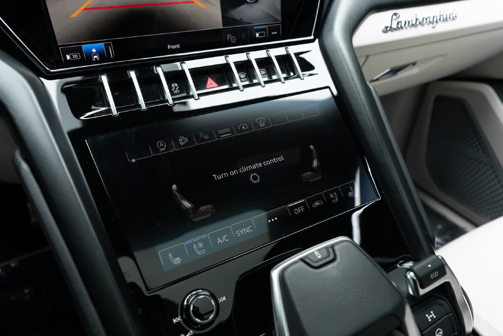 Used 2022 Lamborghini Urus AWD/4WD image 32