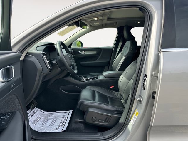 Used 2023 Volvo XC40 B5 Plus AWD/4WD image 9
