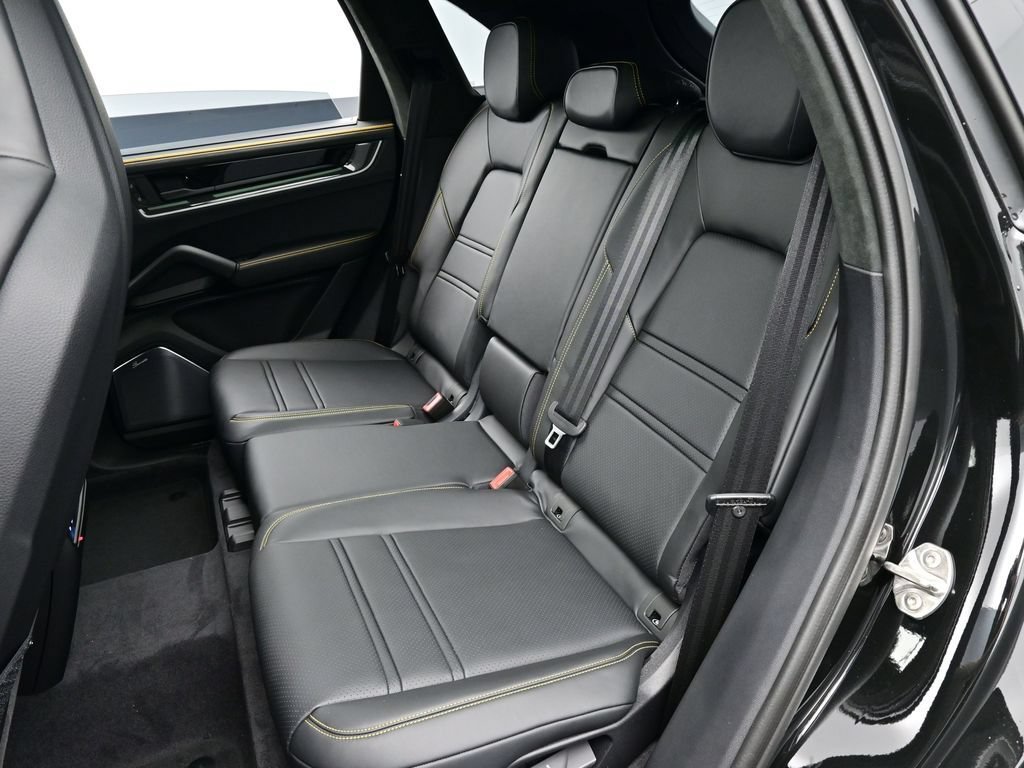 New 2026 Porsche Cayenne Turbo AWD/4WD image 18