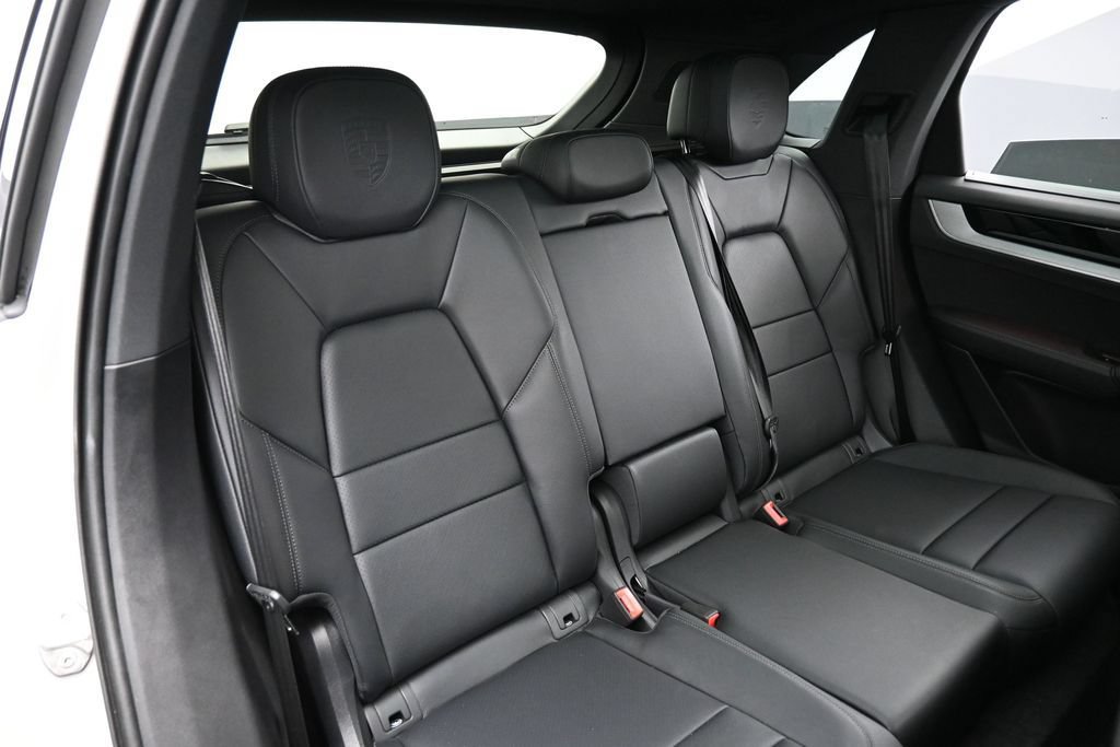 Certified 2025 Porsche Cayenne S AWD/4WD image 28