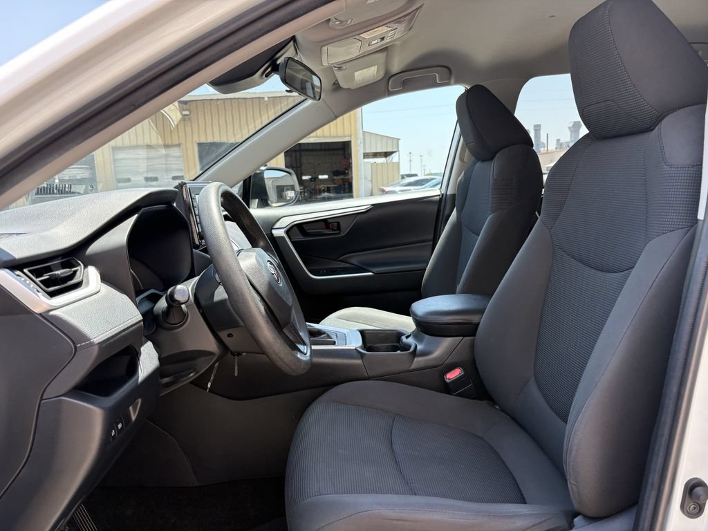 Used 2020 Toyota RAV4 LE FWD image 12