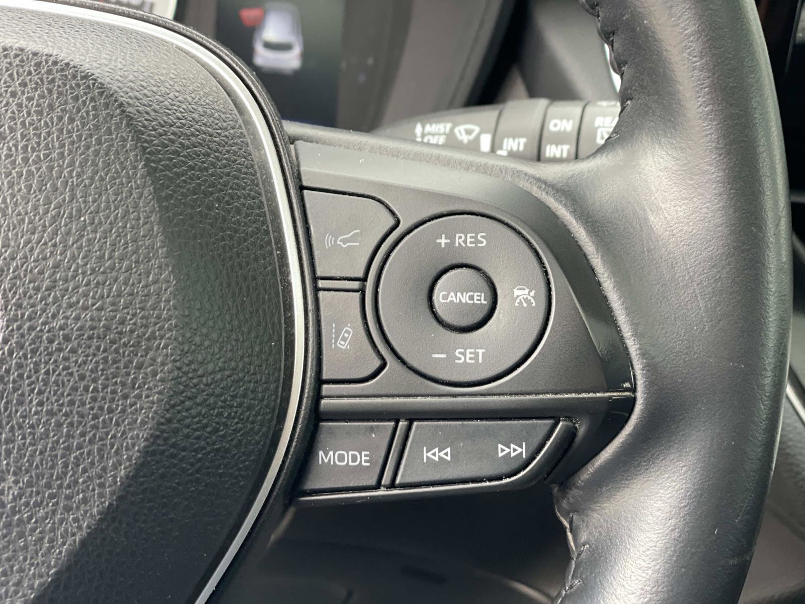 Used 2022 Toyota Corolla Cross LE image 6