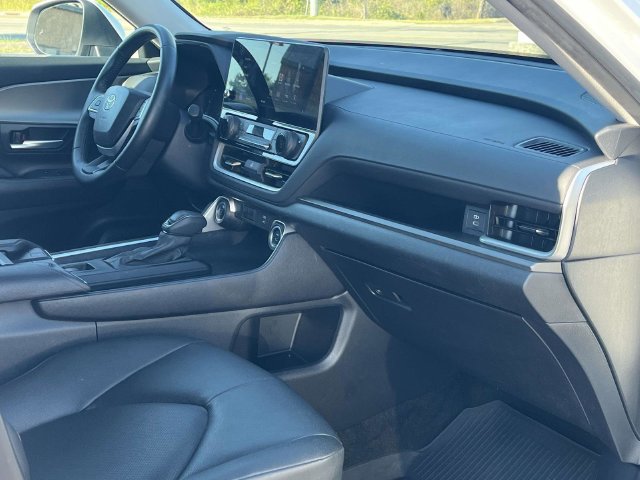 Used 2024 Toyota Grand Highlander AWD image 26