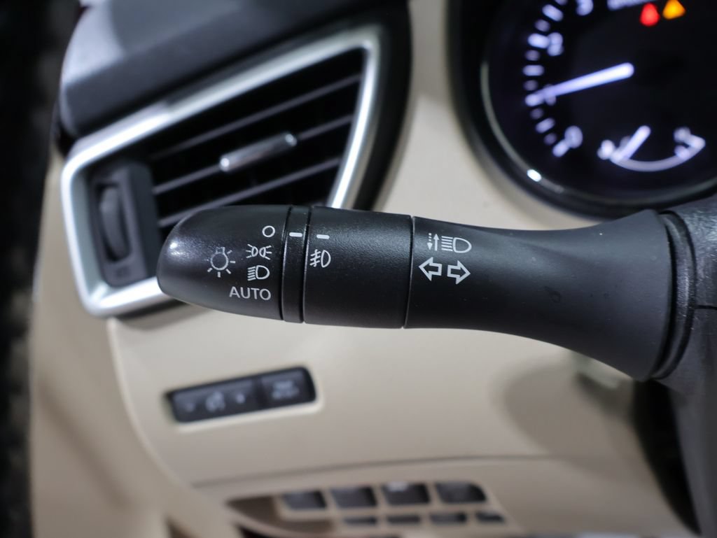 Used 2016 Nissan Rogue SL AWD/4WD image 35