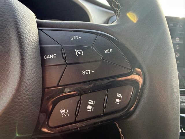 Used 2023 Chrysler Pacifica Touring image 15