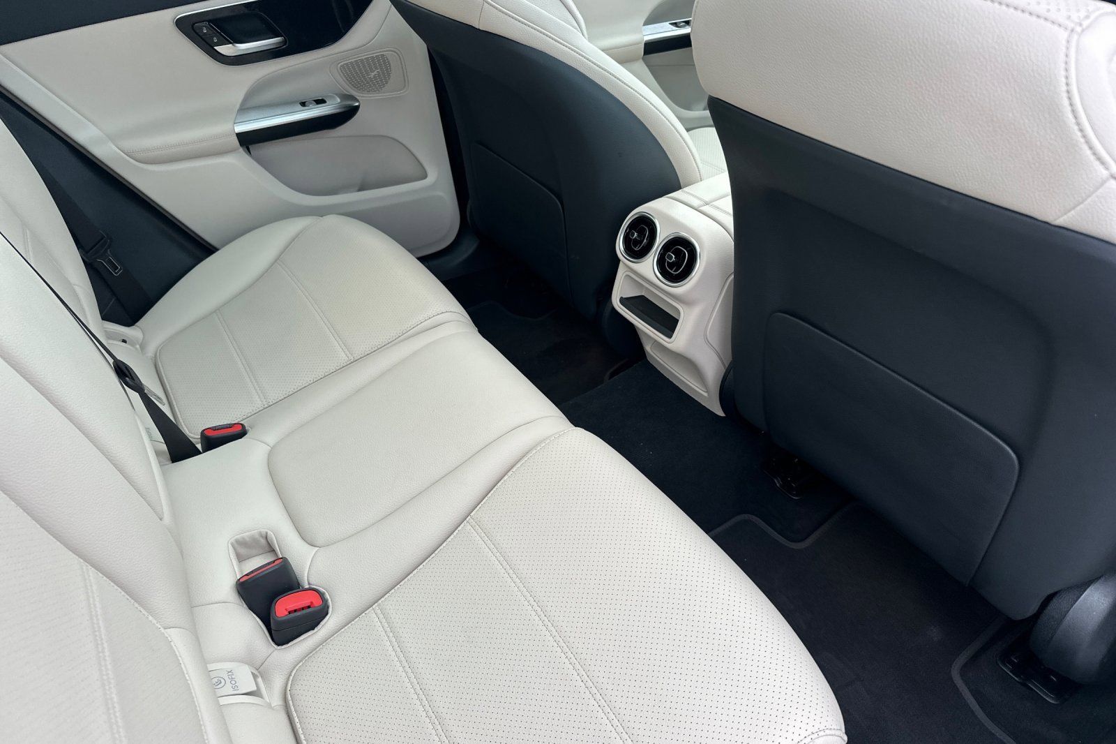 Used 2025 Mercedes-Benz GLC 300 4MATIC image 18