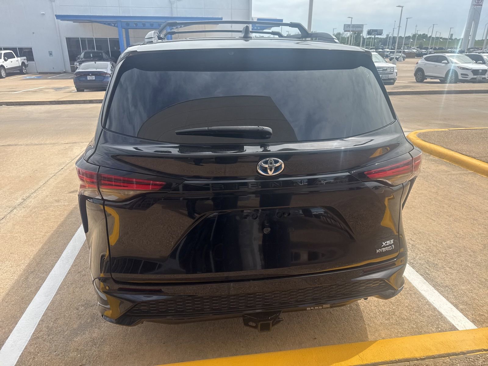 Used 2021 Toyota Sienna XSE image 6