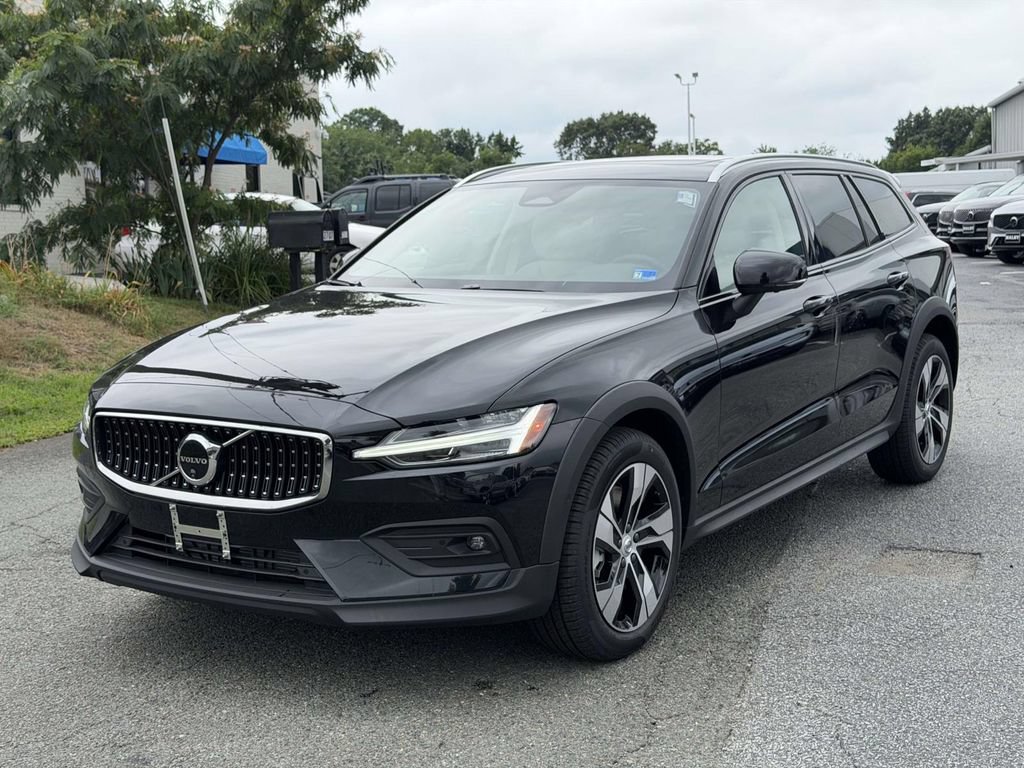 New 2026 Volvo V60 B5 Cross Country Plus w/ Climate Package AWD/4WD image 22
