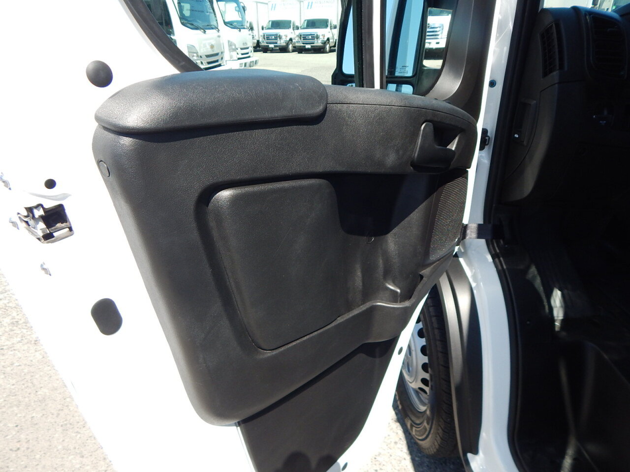 Used 2025 RAM ProMaster 2500 w/ U-Haul Equipment Group FWD image 17