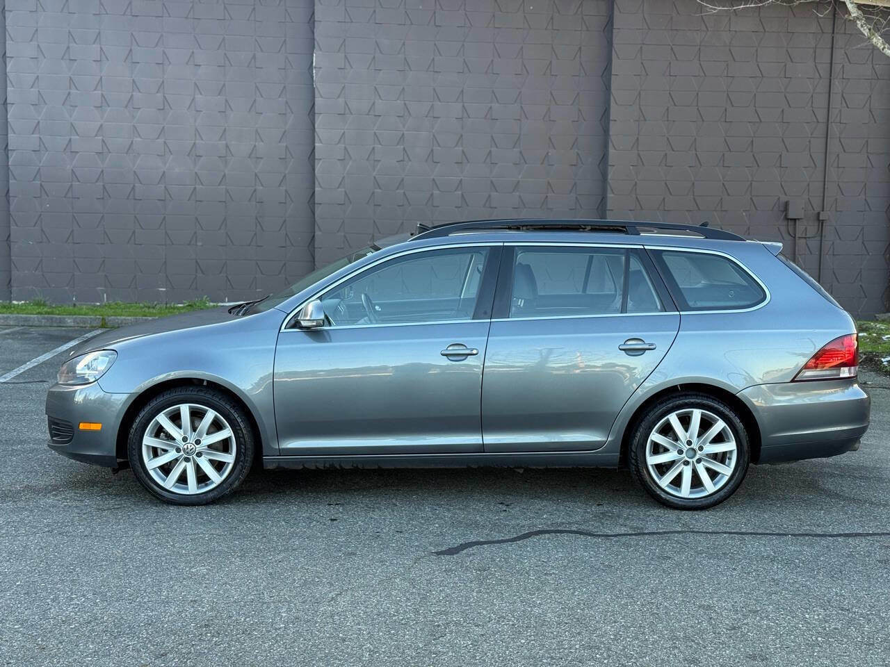 Used 2010 Volkswagen Jetta TDI FWD image 4