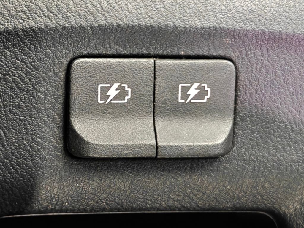 Used 2020 Nissan Versa SV image 36