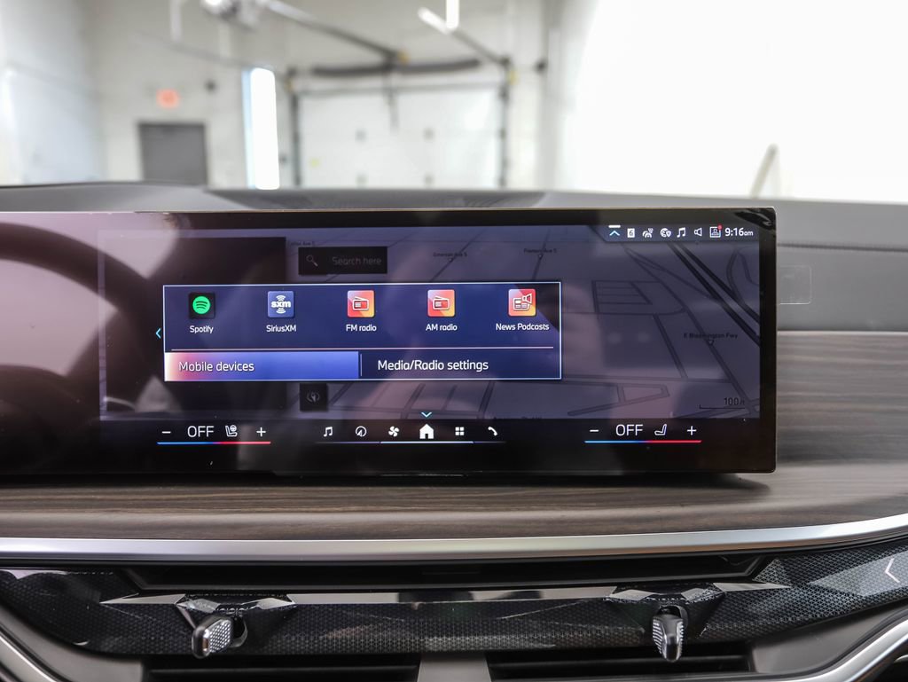 Used 2025 BMW X7 xDrive40i w/ Executive Package image 16