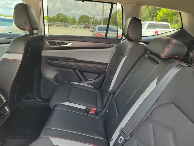 Used 2024 Volkswagen Atlas Peak Edition SEL AWD/4WD image 11