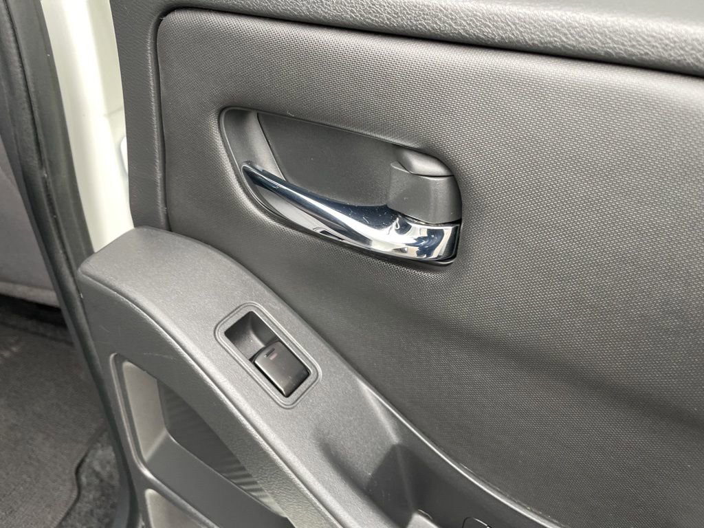 Used 2023 Nissan Frontier SV image 35