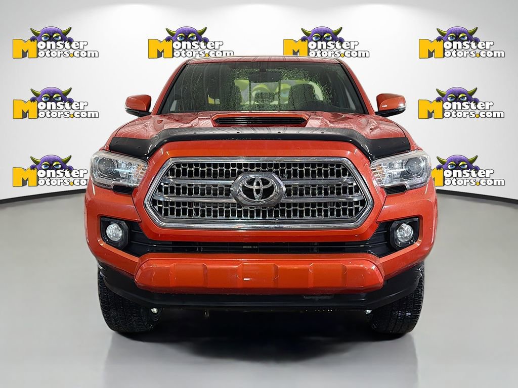 Used 2016 Toyota Tacoma TRD Sport AWD/4WD image 2