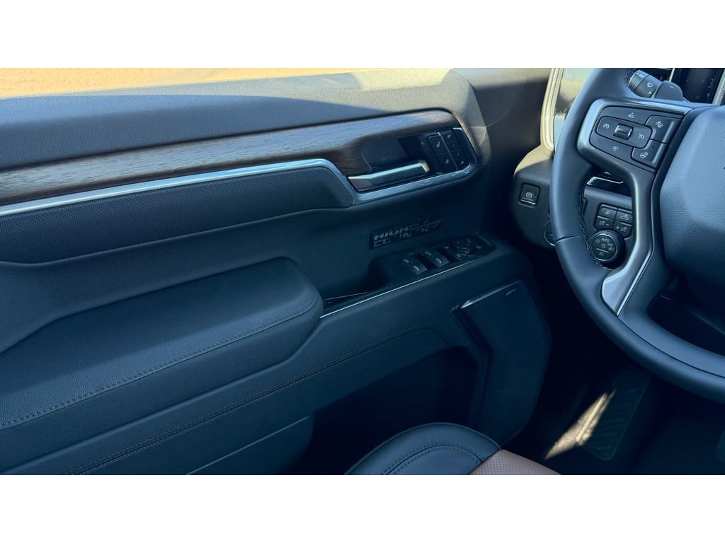New 2026 Chevrolet Silverado 1500 High Country w/ Technology Package AWD/4WD image 17