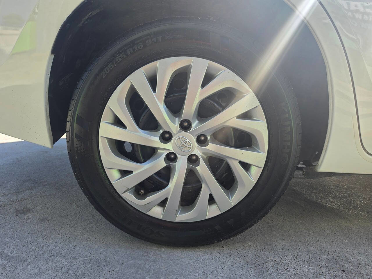 Used 2017 Toyota Corolla LE FWD image 47