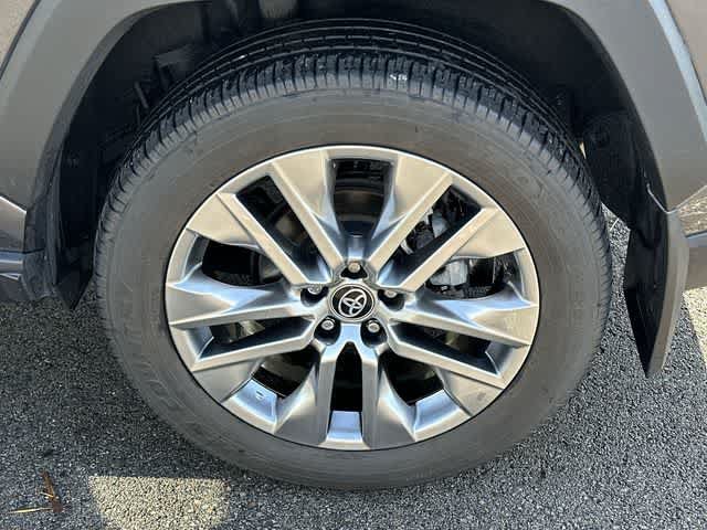 Used 2023 Toyota RAV4 XLE Premium AWD/4WD image 5