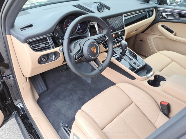 New 2026 Porsche Macan image 4